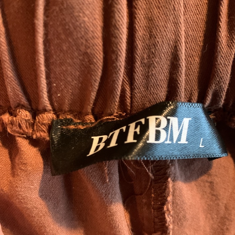 BTFBM brown shorts. Elastic & drawstring waistband. Front & back pockets. Size L - Picture 2 of 13